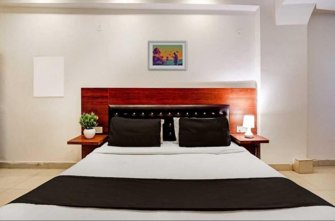 Hotel O Anshu B&B Új-Delhi Kültér fotó