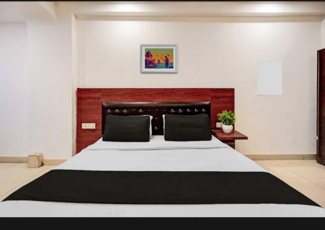 Hotel O Anshu B&B Új-Delhi Kültér fotó
