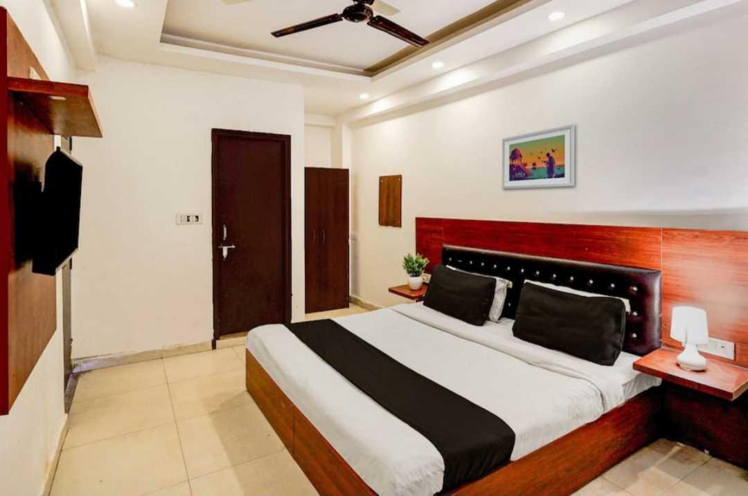 Hotel O Anshu B&B Új-Delhi Kültér fotó